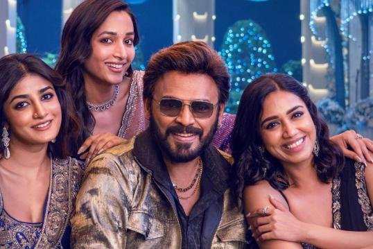 వెంకీ-త్రివిక్రమ్ ‘ఆదర్శ కుటుంబం' అక్టోబరు 9న రావడం లేదు